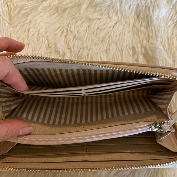Kate Spade ♠️ tan, full zip wallet with a TON of card slots and inner zip area - Picture 7 of 13